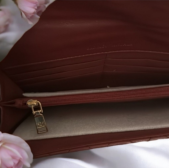 Badgley Mischka Vegan Leather Quilted Crossbody Studded Gold Hardware Wine NWT - Picture 5 of 5